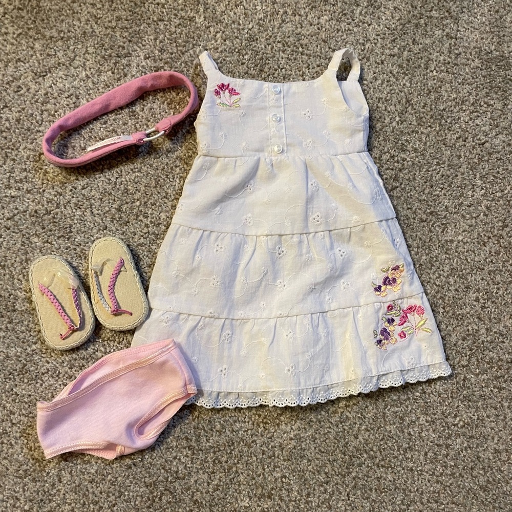 SOLD don’t buy Gwen Thompson Chrissa American Girl Doll GOTY 2009 Meet Outfit